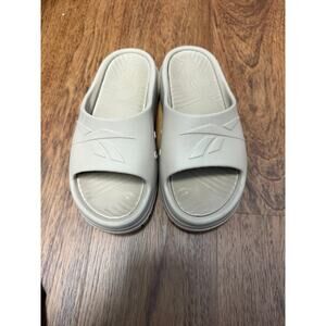 Reebok-womans platform slides size 7 beige Preowned